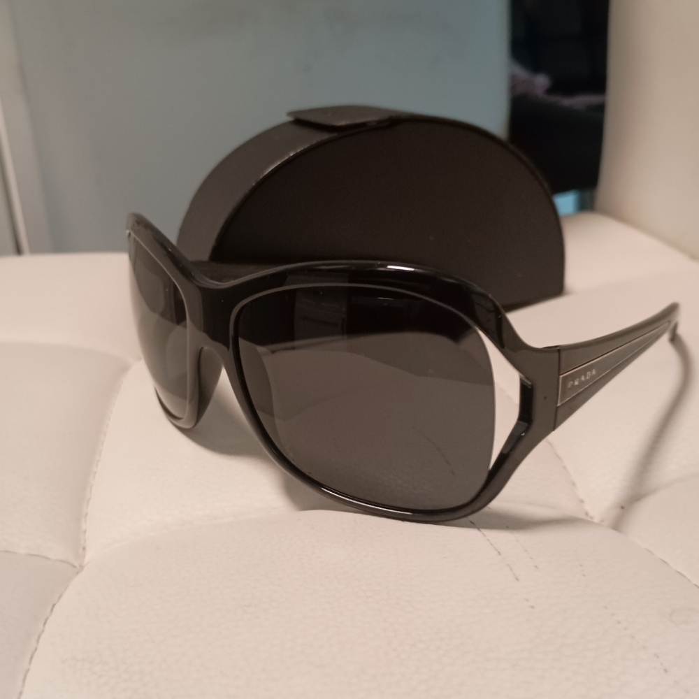 PradaPlastic Oversize Sunglasses Black